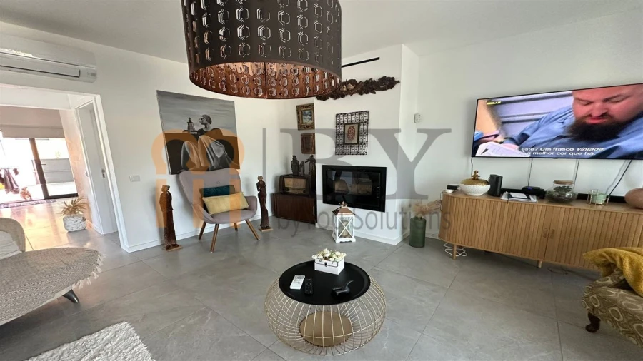 Moradia T4 para Venda em Odiaxere Foto 5