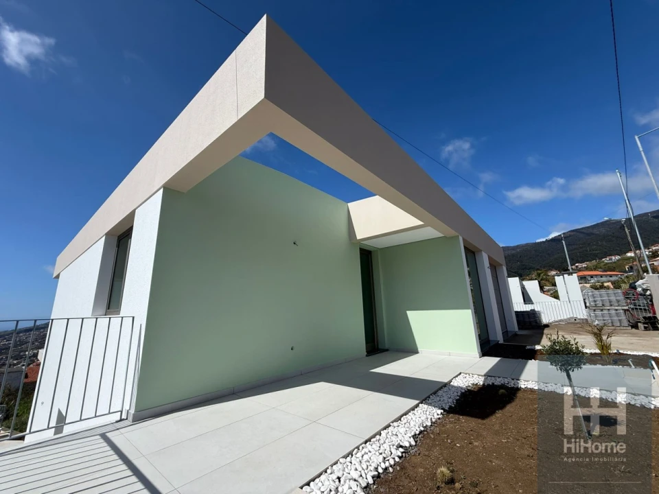 Moradia T2 para Venda em Arco da Calheta Foto 3