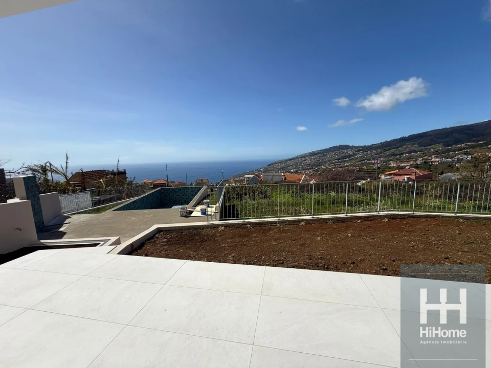 Moradia T2 para Venda em Arco da Calheta Foto 5