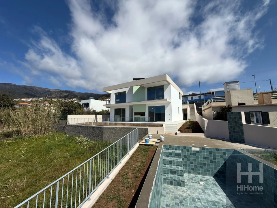 Moradia T2 para Venda em Arco da Calheta Foto 1