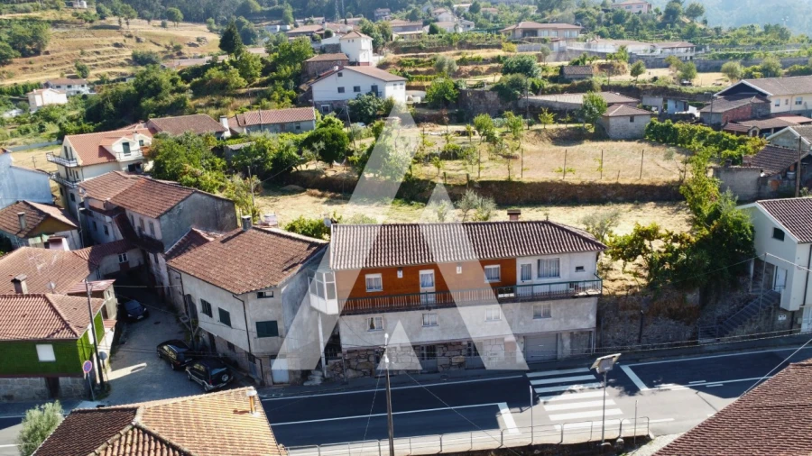 Moradia T3 para Venda em Salamonde Foto 3