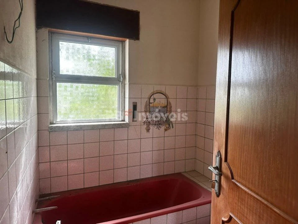 Moradia T4 para Venda em Tramagal Foto 5