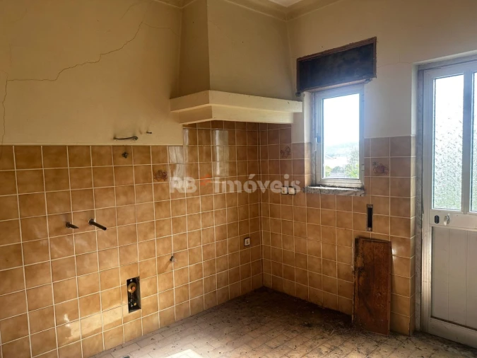 Moradia T4 para Venda em Tramagal Foto 4