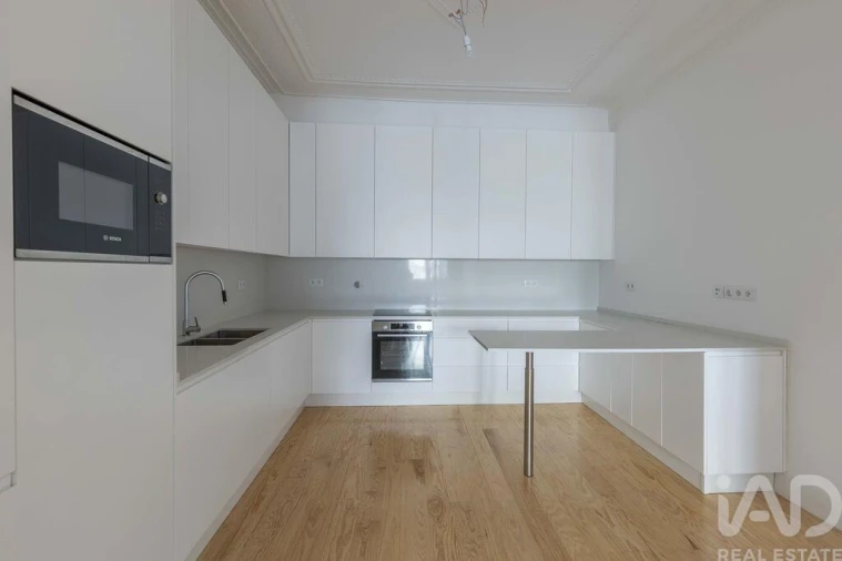 Apartamento T3 para Arrendamento em Avenidas Novas Foto 2