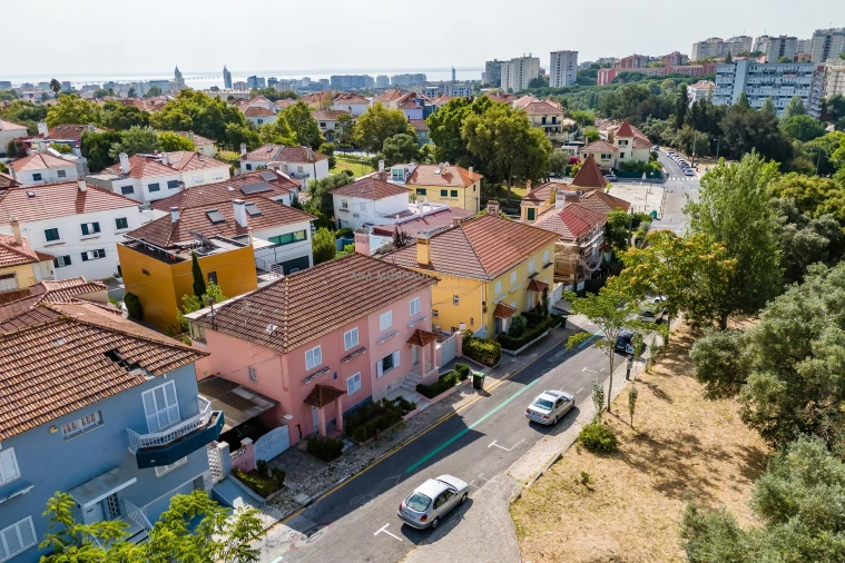 Moradia T3 para Arrendamento em Olivais Foto 40