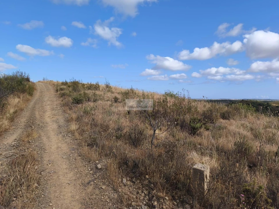 Terreno para Venda em Lagos (São Sebastião e Santa Maria) Foto 2