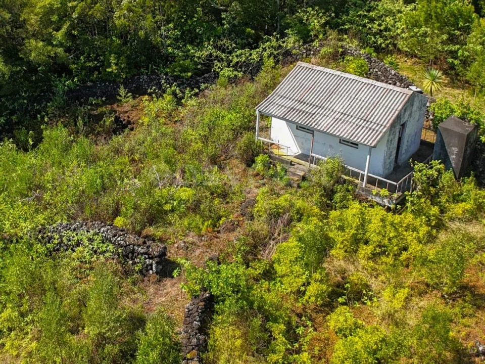 Terreno para Venda em Lajes do Pico Foto 10