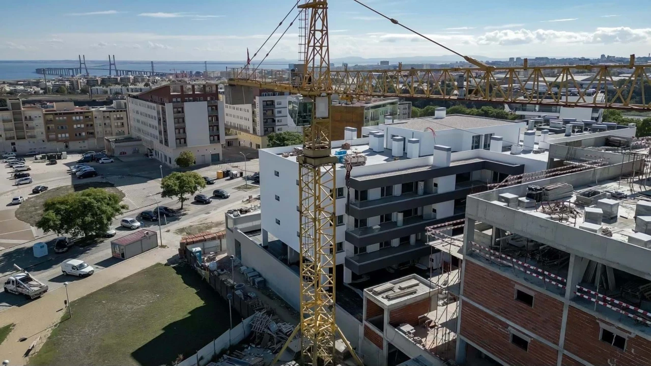 Apartamento T3 para Venda em Camarate, Unhos e Apelação Foto 60
