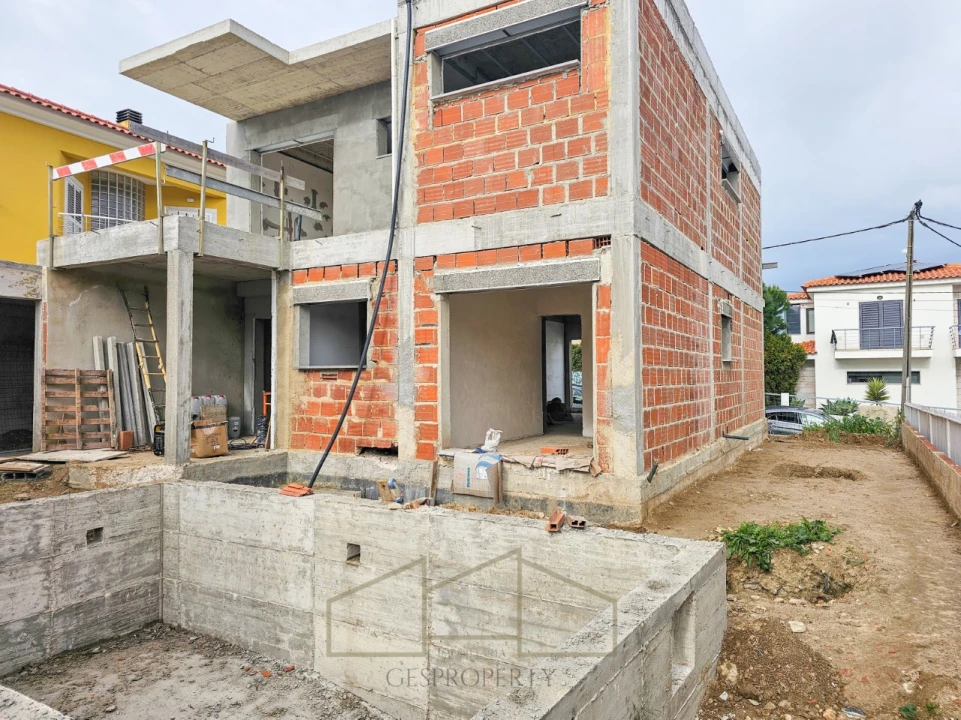 Moradia T4 para Venda em Charneca de Caparica e Sobreda Foto 1