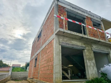 Moradia T4 para Venda em Charneca de Caparica e Sobreda