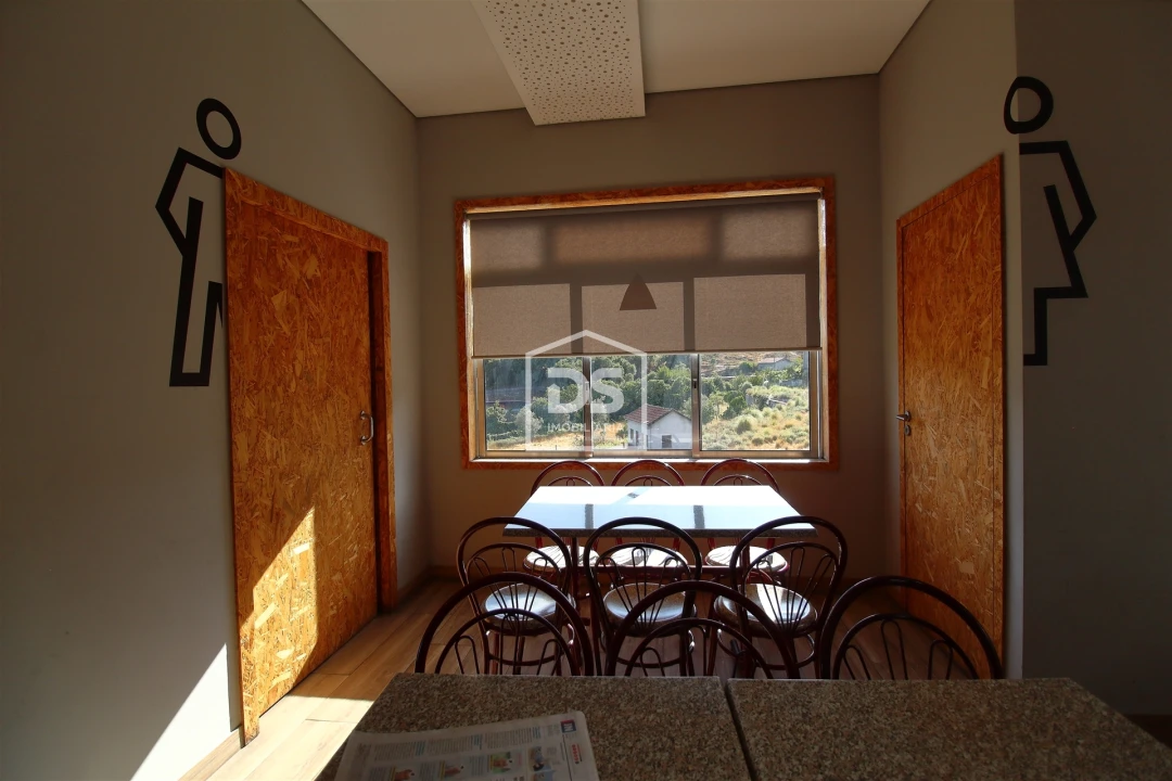 Loja para Arrendamento em Canelas Foto 9