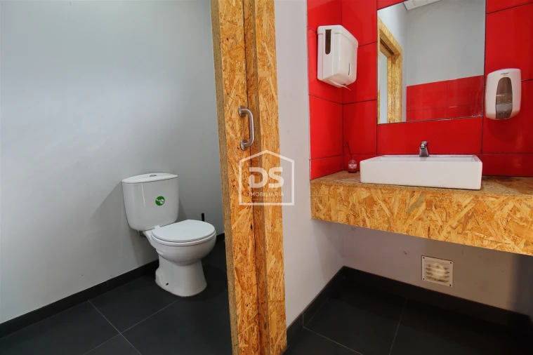 Loja para Arrendamento em Canelas Foto 10