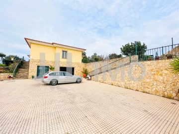 Moradia T4 para Venda em Fernao Ferro