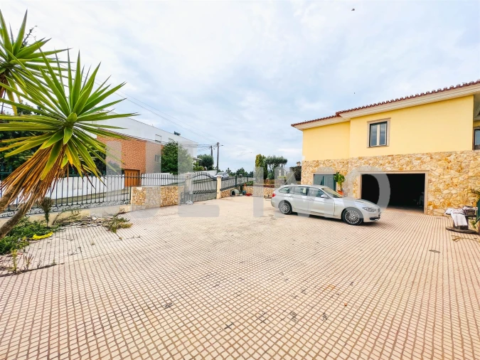 Moradia T4 para Venda em Fernao Ferro Foto 28