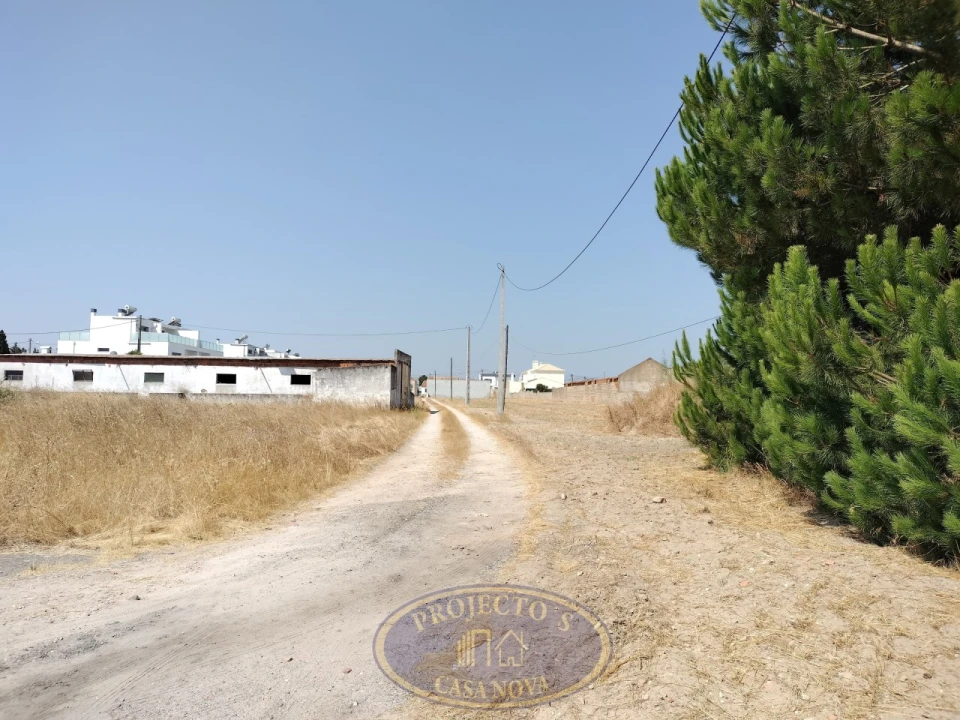 Terreno Misto para Venda em Sarilhos Grandes Foto 2