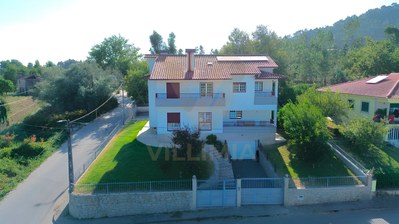 Moradia T5 para Venda em Arcozelo Foto 4