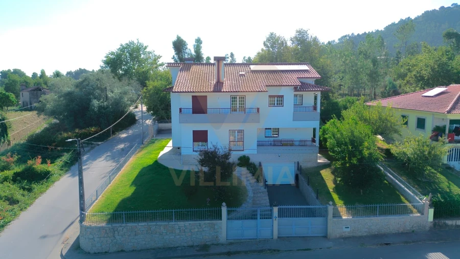 Moradia T5 para Venda em Arcozelo Foto 4