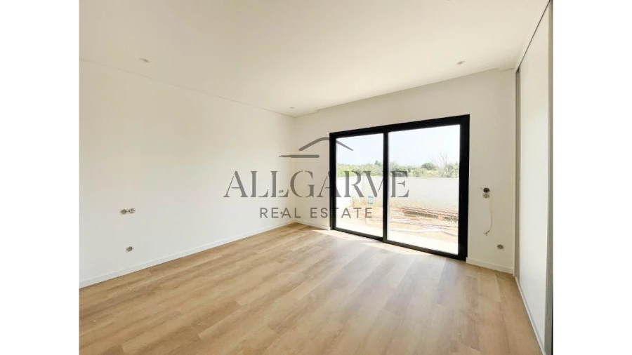 Moradia T3 para Venda em Armação de Pera Foto 10