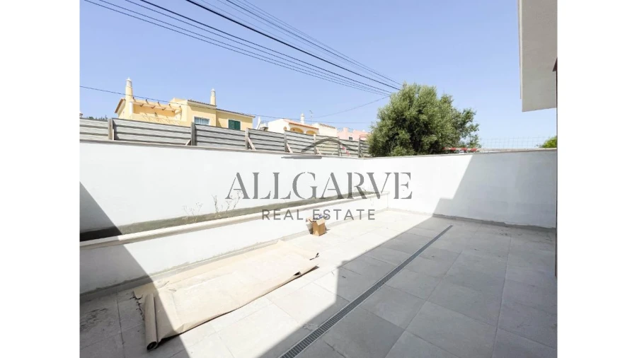 Moradia T3 para Venda em Armação de Pera Foto 14