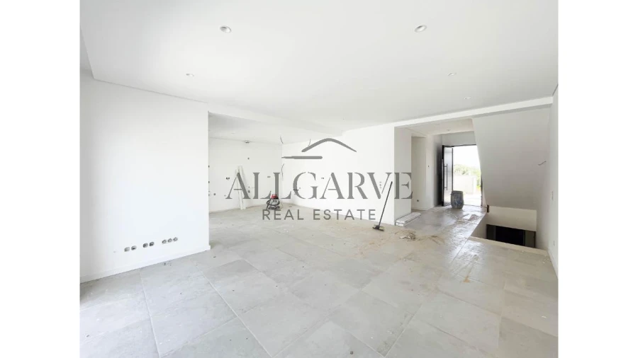 Moradia T3 para Venda em Armação de Pera Foto 7