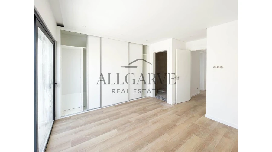 Moradia T3 para Venda em Armação de Pera Foto 22