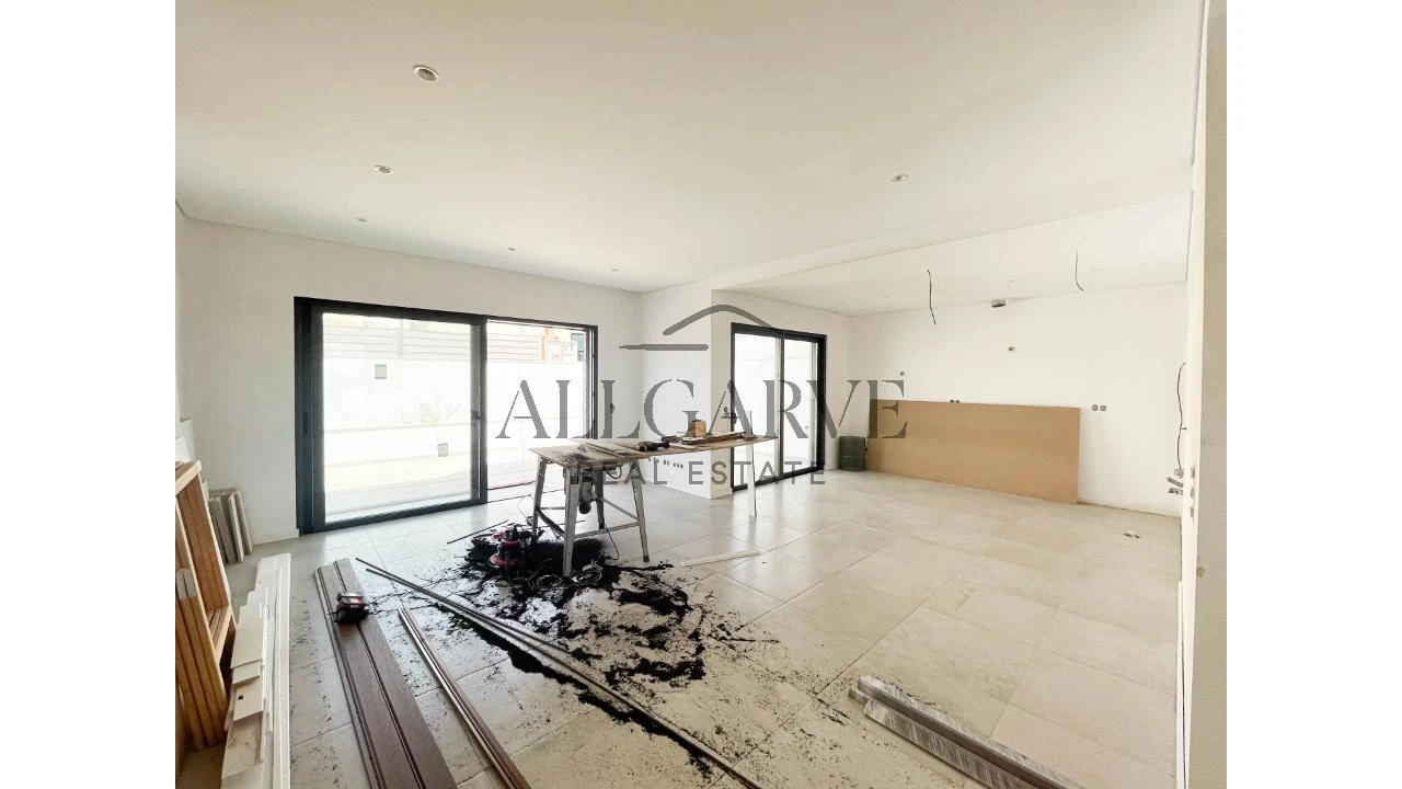 Moradia T3 para Venda em Armação de Pera Foto 6