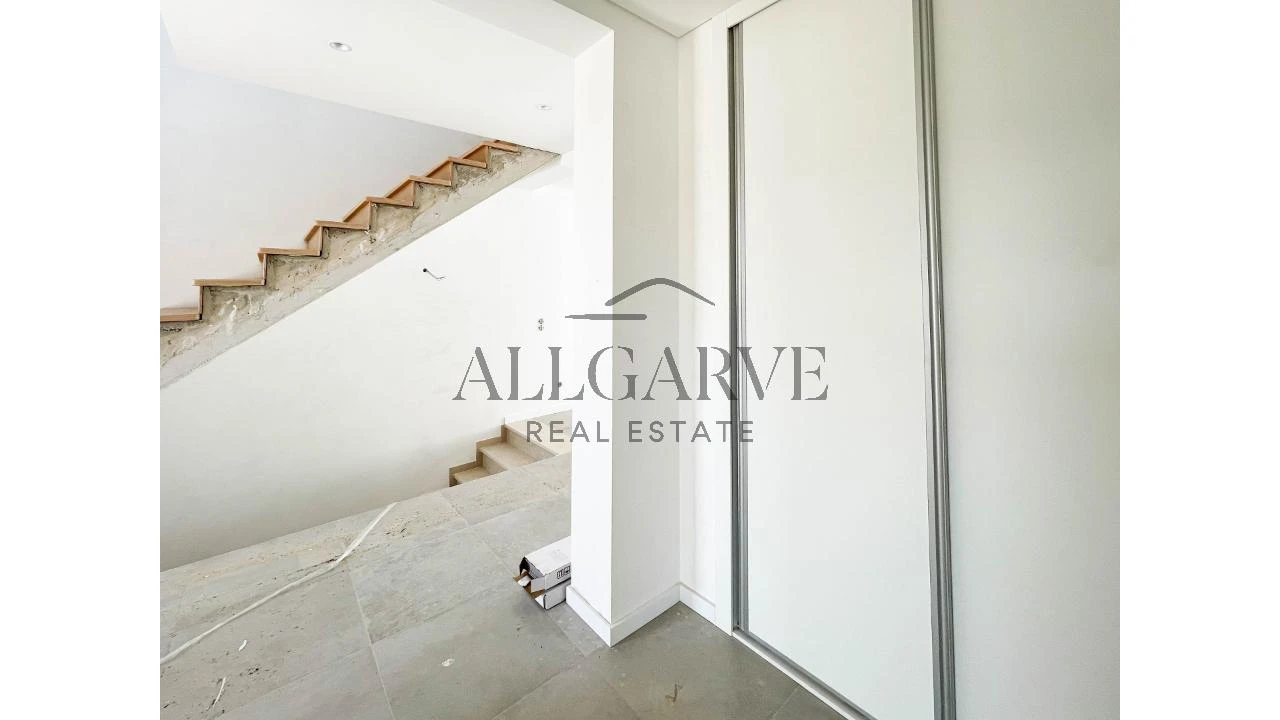 Moradia T3 para Venda em Armação de Pera Foto 13