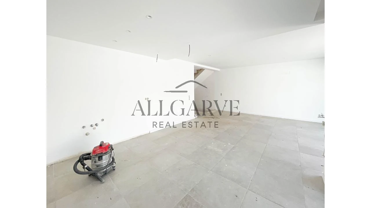 Moradia T3 para Venda em Armação de Pera Foto 8