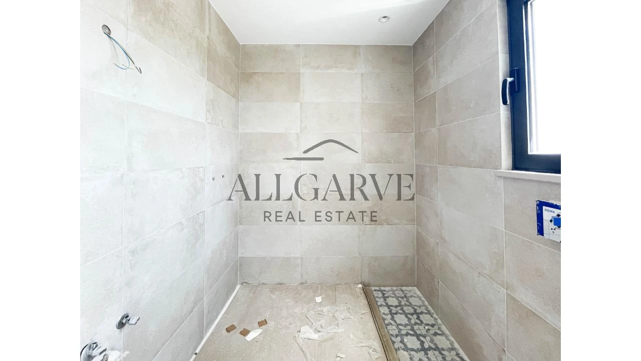 Moradia T3 para Venda em Armação de Pera Foto 25