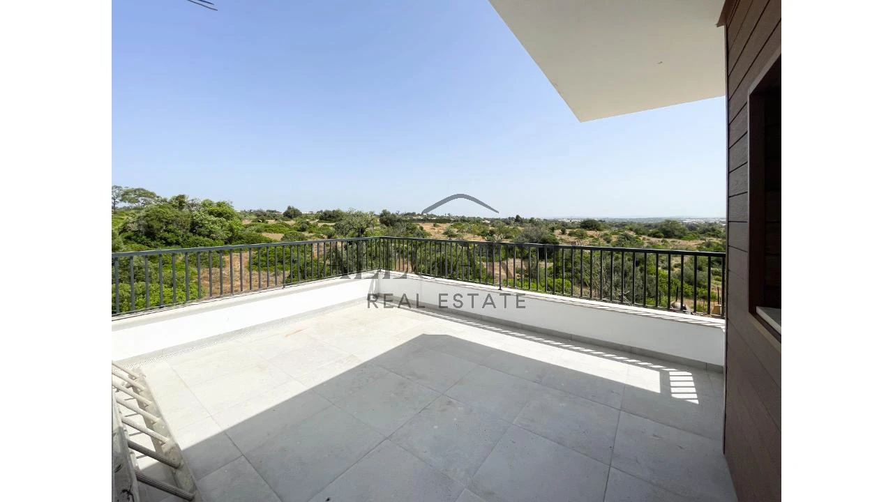 Moradia T3 para Venda em Armação de Pera Foto 29