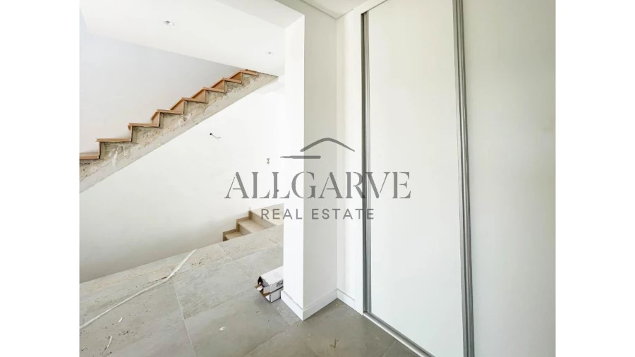 Moradia T3 para Venda em Armação de Pera Foto 11