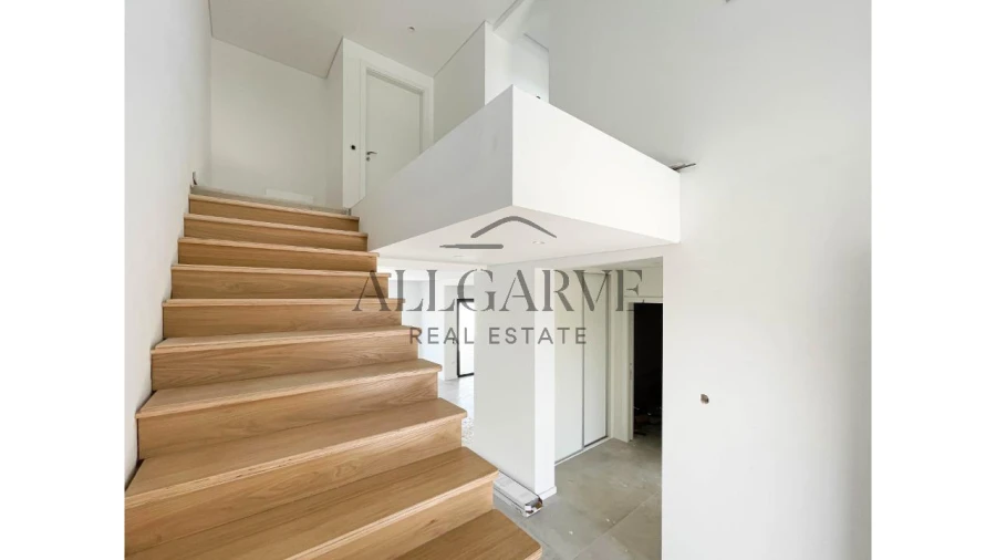 Moradia T3 para Venda em Armação de Pera Foto 16