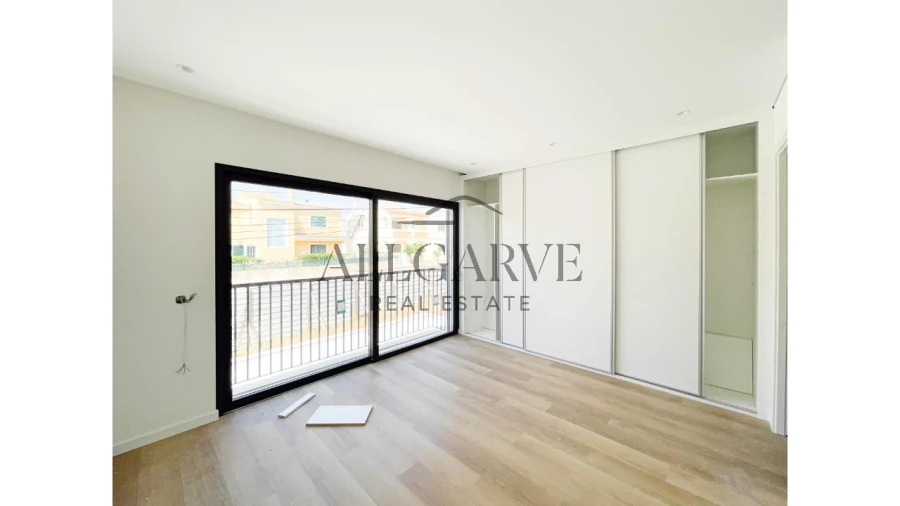 Moradia T3 para Venda em Armação de Pera Foto 21