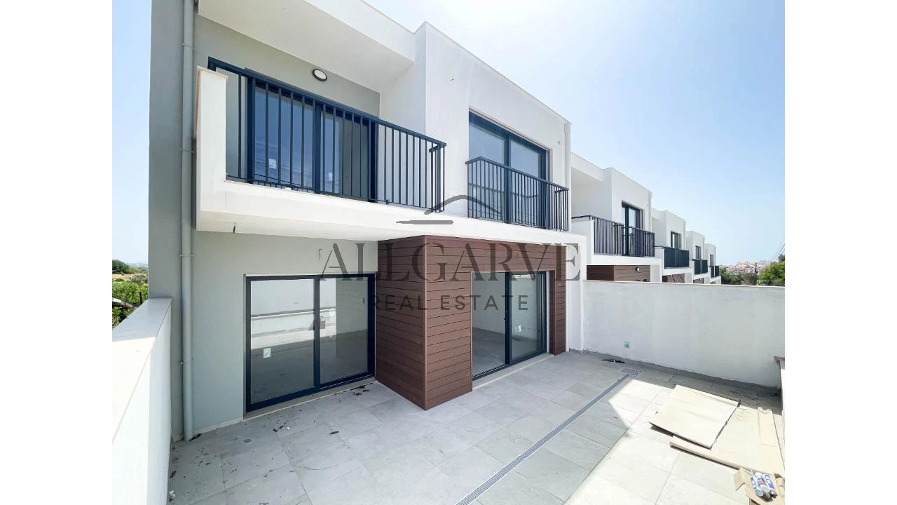 Moradia T3 para Venda em Armação de Pera Foto 1