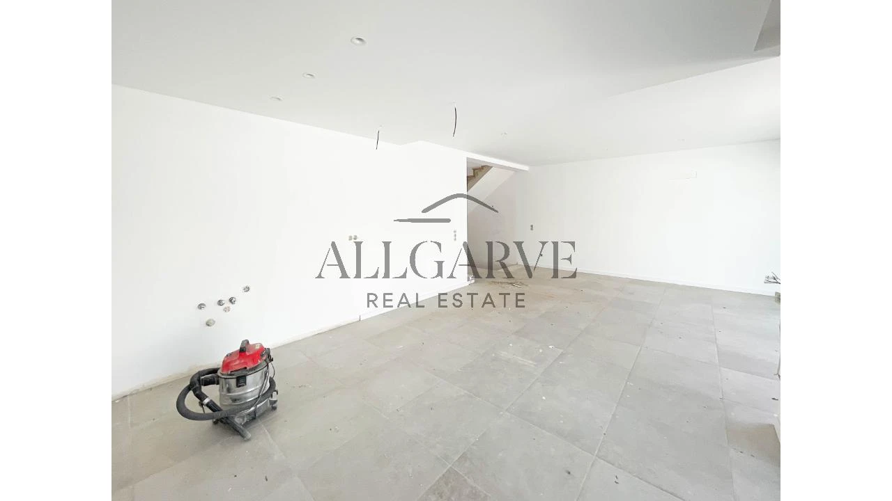 Moradia T3 para Venda em Armação de Pera Foto 15