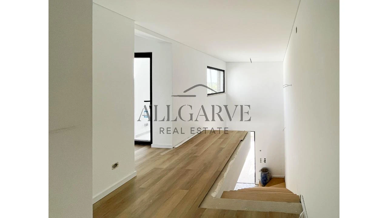 Moradia T3 para Venda em Armação de Pera Foto 17