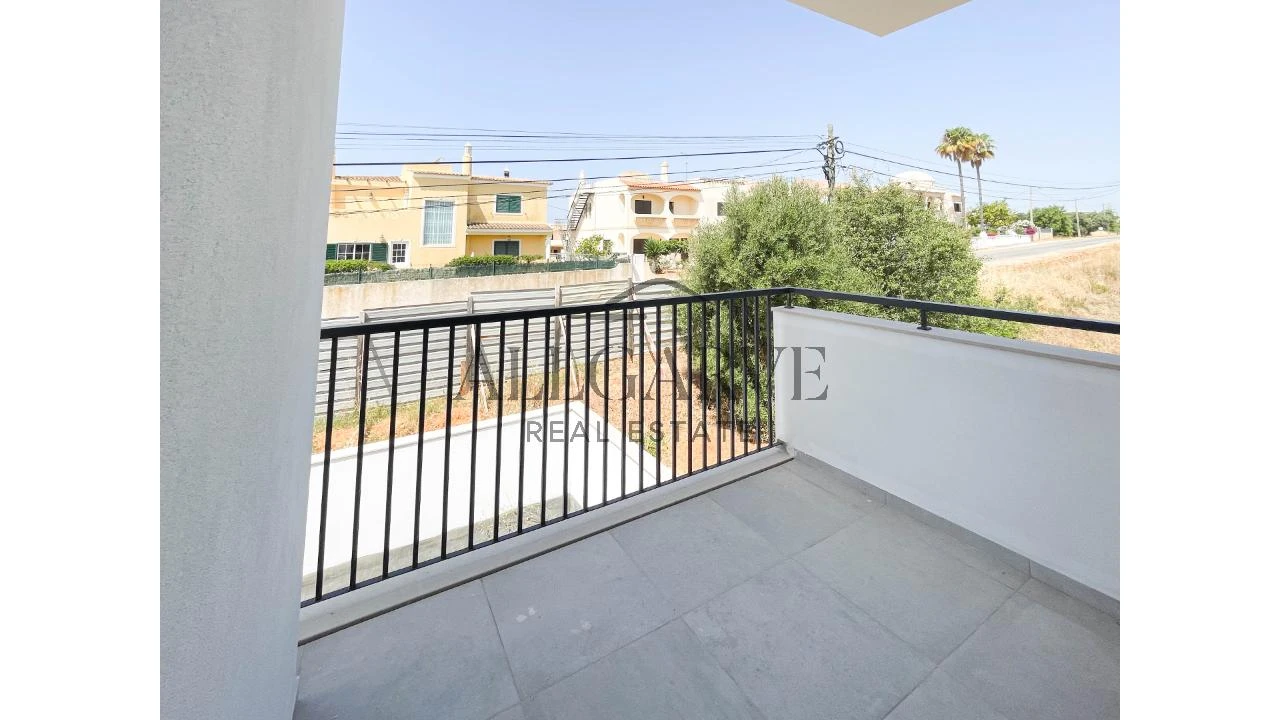 Moradia T3 para Venda em Armação de Pera Foto 24