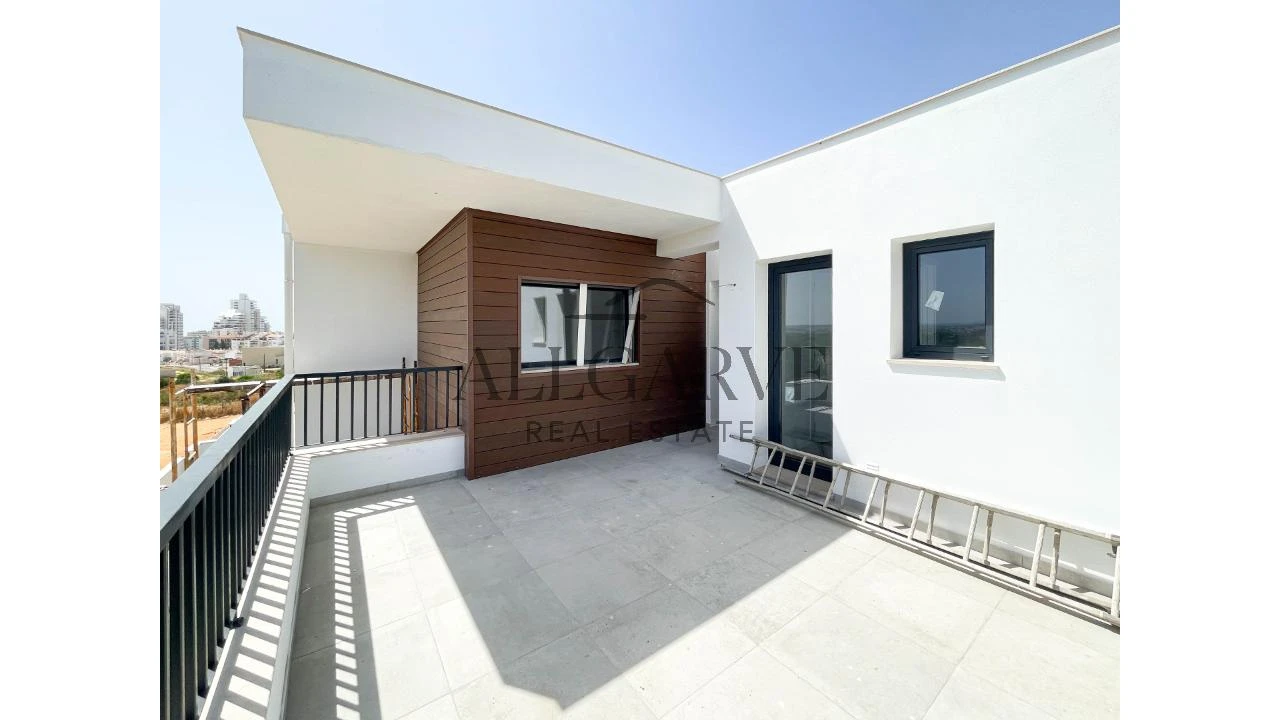 Moradia T3 para Venda em Armação de Pera Foto 29