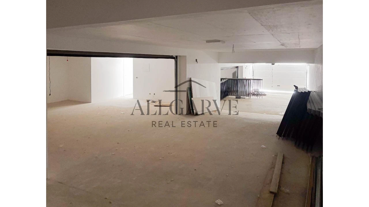 Moradia T3 para Venda em Armação de Pera Foto 32