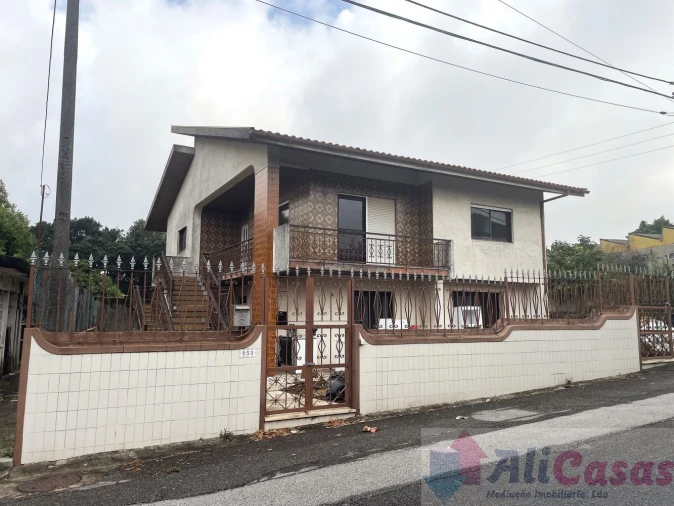 Moradia T3 para Venda em Santa Maria de Lamas Foto 1