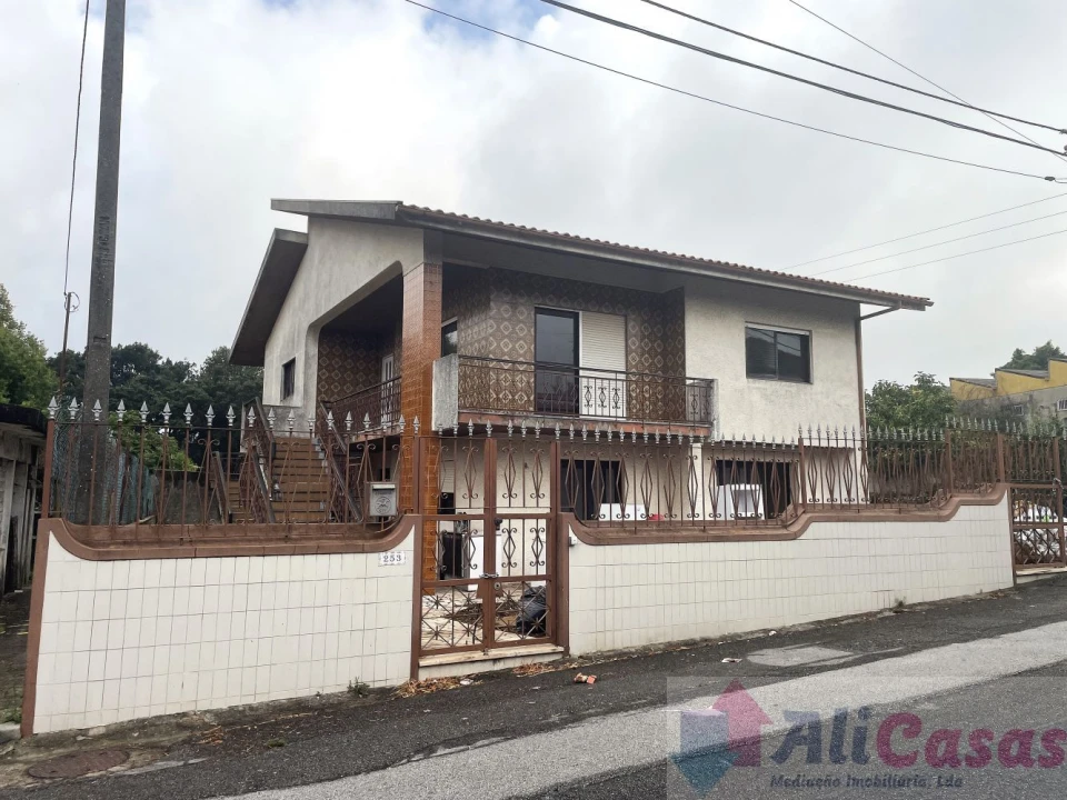 Moradia T3 para Venda em Santa Maria de Lamas Foto 1