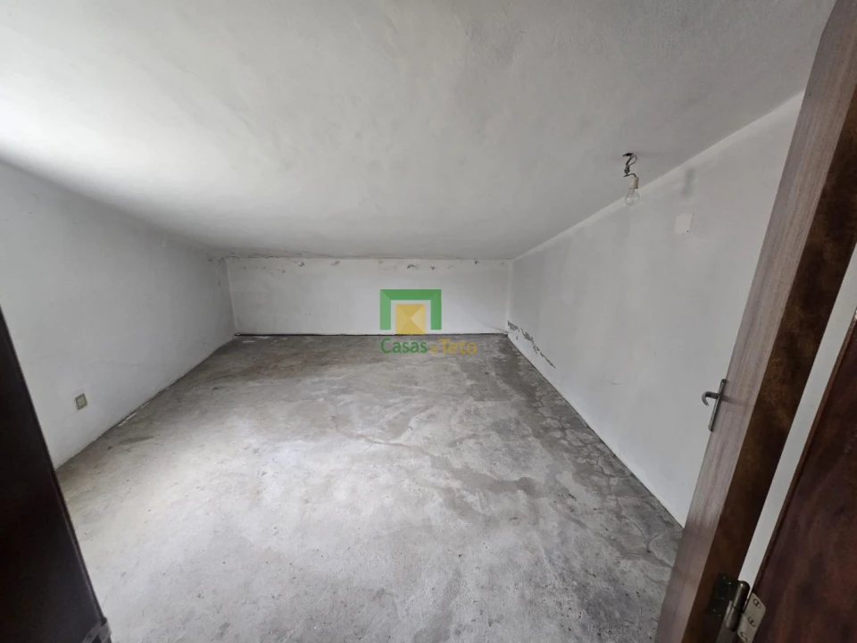 Moradia T7 para Venda em Estreito de Camara de Lobos Foto 12