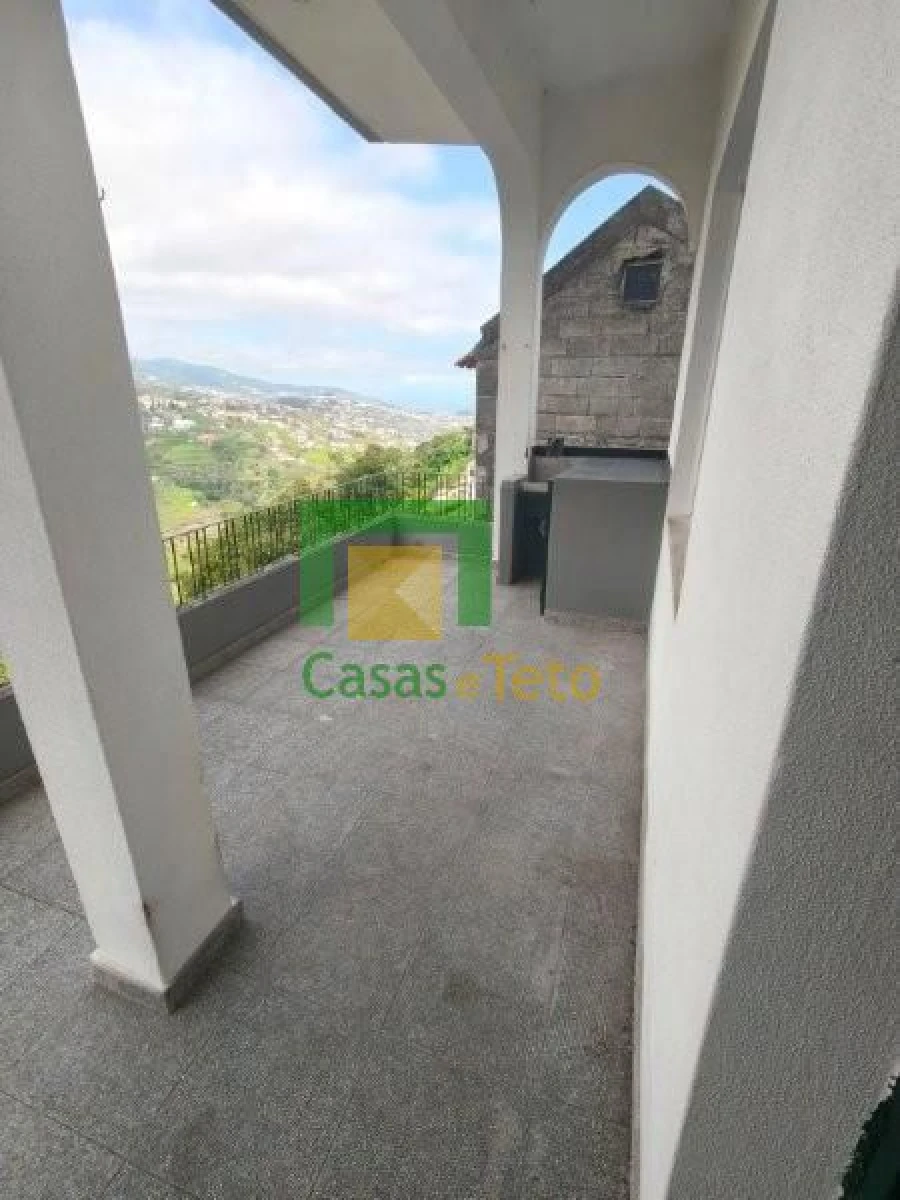 Moradia T7 para Venda em Estreito de Camara de Lobos Foto 23