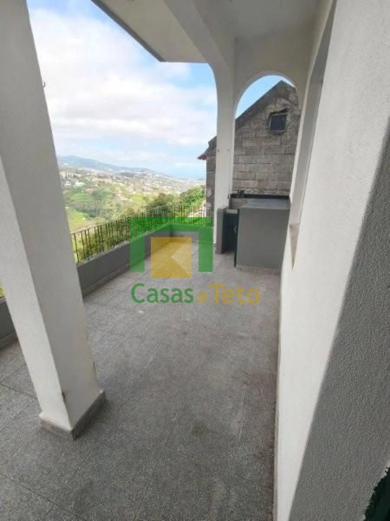 Moradia T7 para Venda em Estreito de Camara de Lobos Foto 23