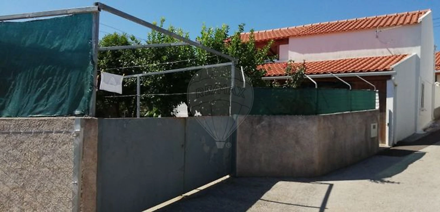 Moradia T1 para Venda em Sobreira Formosa e Alvito da Beira Foto 1