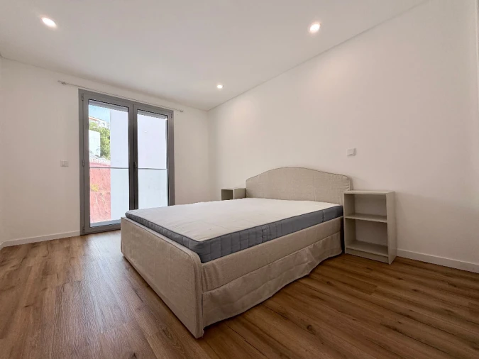 Apartamento T1 para Venda em Santo Antonio dos Olivais Foto 6