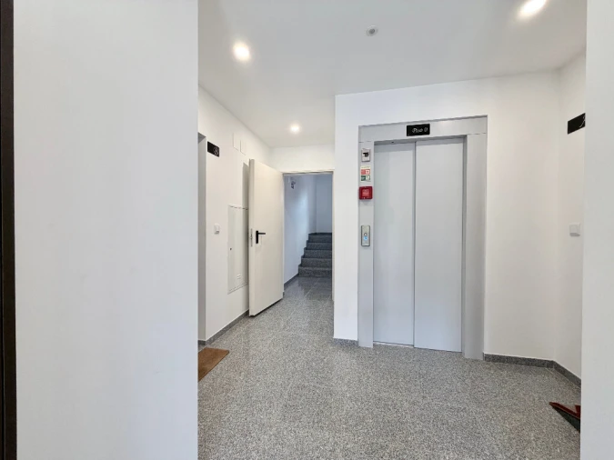 Apartamento T1 para Venda em Santo Antonio dos Olivais Foto 12