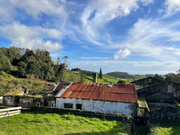 Moradia T4 para Venda em Posto Santo