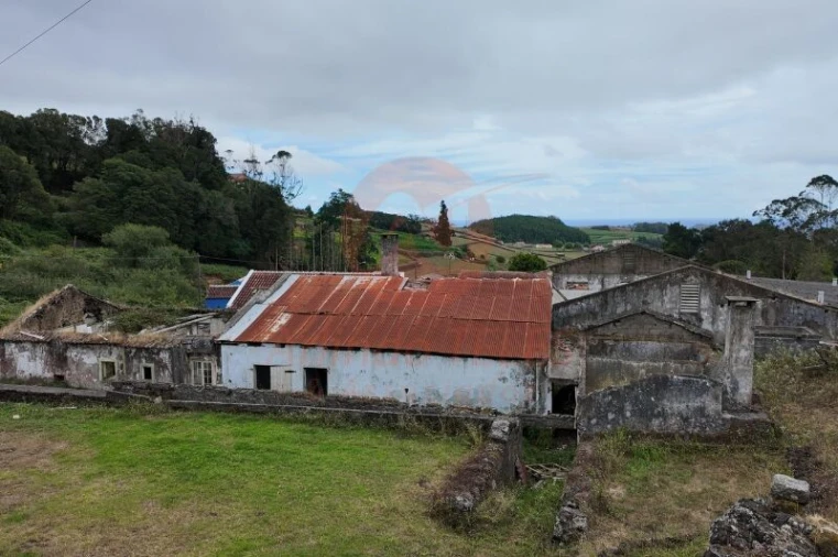 Moradia T4 para Venda em Posto Santo
