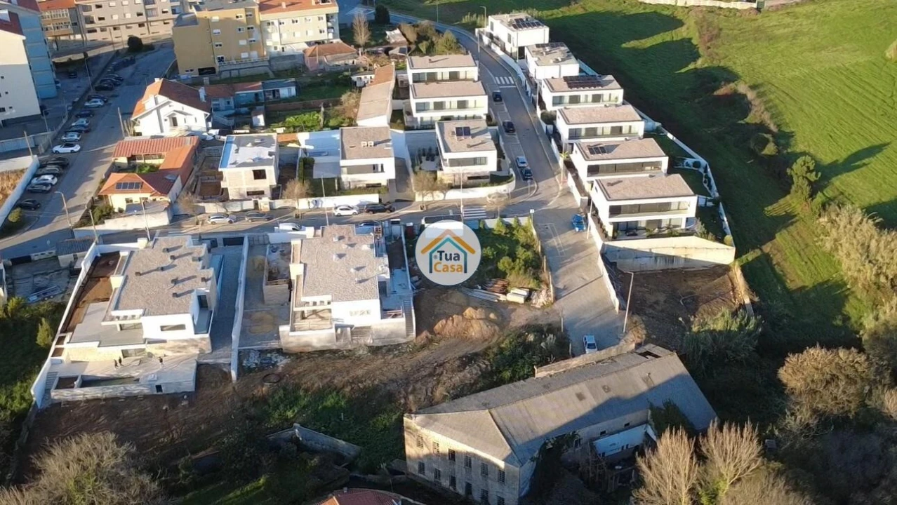 Moradia T3 para Venda em São Felix da Marinha Foto 5